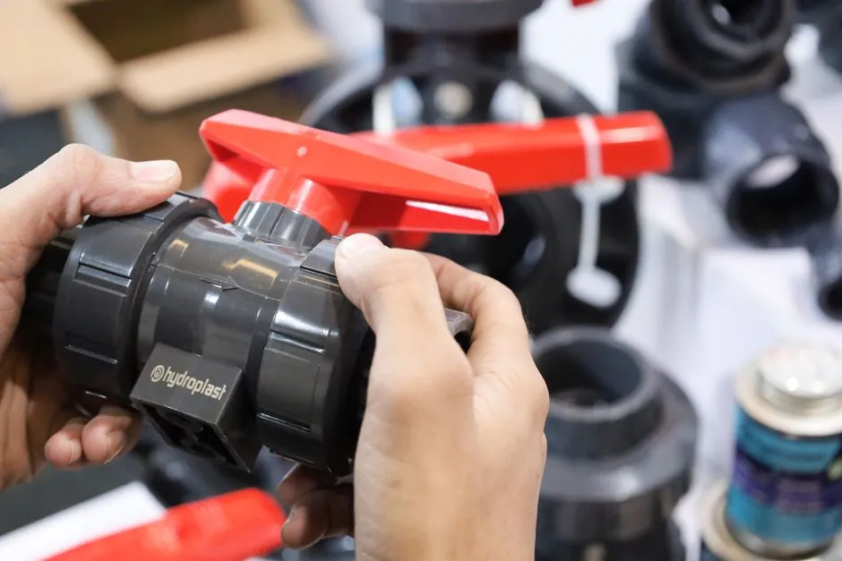 Turn off water when on vacation: homeowner closing the main valve